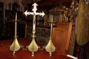 Altar - Set Pair Of Candle Sticks With Matching Cross en bronze, Belgium 19th century