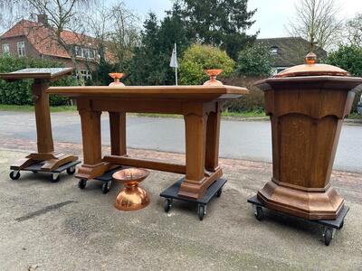 Chapel Interior : Table / Lectern / Baptismal Font / Candle Holders en Solid Oak Wood / Brass  Hand - Hammered / Glass, Netherlands  20 th century ( Anno 1965 )