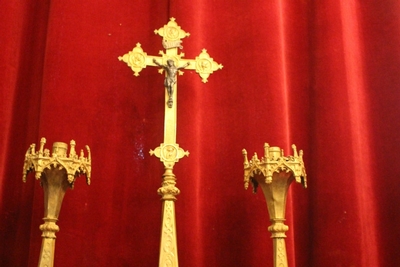 Altar - Set Candle Sticks With Matching Cross. Height Cross 85 Cm. style Gothic - style en Bronze / Gilt, France 19th century