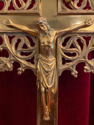 Altar Set Measures Cross H 58 Cm X W 29 Cm X D 18 Cm. Measures Candle Sticks 26 Cm. D 18 Cm style Gothic - style en Full - Bronze / Gilt, Belgium  19 th century ( Anno 1885 )