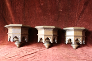 Set Of Oak Matching Wall - Items 1 X Console 2 X Holy Water Fonts. style Gothic - style en Oak wood / Zinc., Belgium 19th century