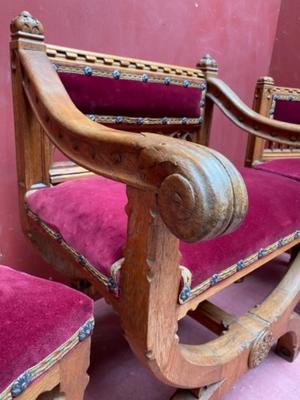 Set Of Sediliae. Completely & Professionally Refit According To The Traditional Methods And With Original Materials. style Gothic - Style en Oak Wood / Red Velvet, Belgium 19 th century ( Anno 1875 )