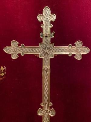 Matching Candle Sticks With Cross Altar Set Measures Cross Height :43 Cm X Wide 20 X Depth 12 Cm en Brass / Polished and Varnished, Belgium 19 th century ( Anno 1875 )