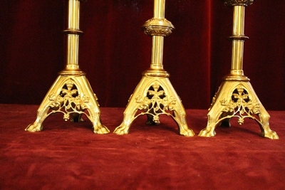 Altar - Set Matching Candle Sticks With Cross. Size Of The Cross style ROMANESQUE-STYLE en Full Bronze / Polished and Varnished, France 19th century