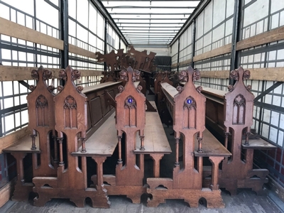 Loading 34 Pews Form Holy Heart Church Boxtel Netherlands September 2017 style Gothic - style en Oak wood, Dutch 19th century