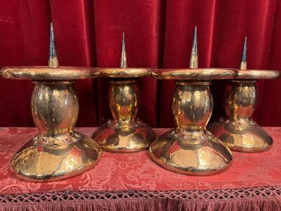 Matching Candle Holders Totally Hand - Hammered. Measures Without Pin. style art - deco en Brass, Belgium 20 th century ( Anno 1930 )