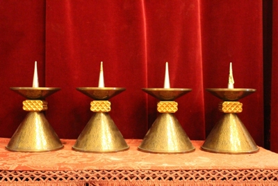 Candle Sticks Measures Without Pin style Art - Nouveau en Brass Hand - Hammered, Belgium 20th century (Anno 1940)