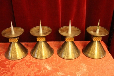 Candle Sticks Measures Without Pin style Art - Nouveau en Brass Hand - Hammered, Belgium 20th century (Anno 1940)