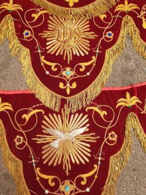 4 BAROQUE-STYLE Exceptional And High Quality Complete Canopy Ornaments.