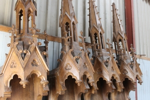Exposition - Chapels With Stands style gothic en wood polychrome, France 19th century