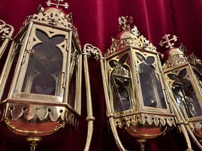 Exceptional Matching Lanterns style Gothic - Style en Brass / Bronze / Polished and Varnished / Glass, Belgium  19 th century ( Anno 1885 )