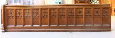 Paneling 4 X 3.3. Mtrs. Total Length 13.2  Mtrs /  43.2 Ft style Gothic - style en Oak wood, England 19th century