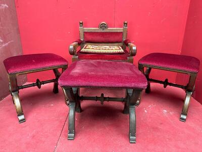 Set Of Priest Altar - Seats. style Gothic - Style en Oak Wood / Red Velvet, Belgium  19 th century
