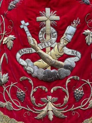 Complete Highmass Set, With Chasuble , 2 Dalmatics, Cope, 3 Maniples, 2 Stolae, Burse Und Chaliceveil.  style Romanesque en red velvet. Goldstitchery. , Southern Netherlands 18 th century
