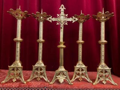 Altar - Set Candle Sticks With Matching Cross. Height Cross: 64 Cm  H X 24 Cm W. X 16 D. Measures Cross H 56 Cm X W 23 Cm X D 15 Cm en Bronze / Polished and Varnished, France 19 th century