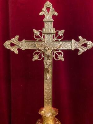 Altar - Set Candle Sticks With Matching Cross. Height Cross: 64 Cm  H X 24 Cm W. X 16 D. Measures Cross H 56 Cm X W 23 Cm X D 15 Cm en Bronze / Polished and Varnished, France 19 th century