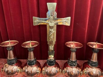 Altar - Set  Candle Sticks With Cross Measures Candle Holders. Height Candle Holders  36 Cm H X 25 Cm W. Without Pin style art - deco en Brass / Bronze / Polished and Varnished / Marble, Belgium 20 th century ( Anno 1930 )