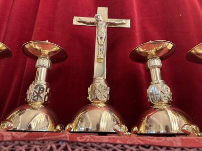 Altar - Set Matching Candle Sticks With Cross. Measures Candle Sticks Without Pin style art - deco en Brass / Bronze / Polished and Varnished, Belgium  20 th century ( Anno 1930 )