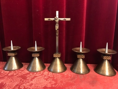 Altar - Set Candle Sticks With Matching Cross. Height Cross 42 Cm. Measures Candle Sticks Without Pin style Art - Nouveau en Brass / Bronze / Hand - Hammered , Dutch 20th century ( 1950 )