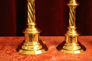 Candle Sticks. Measures Without Pin Of Largest Candle Stick en Brass / Polished / New Varnished, Belgium 19th century