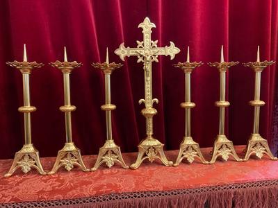 Altar Set Measures Cross H 61 Cm X W28 Cm X D 17 Cm. Measures Candle Sticks Without Pin 42 Cm. en Brass / Bronze / Gilt /  Polished and Varnished, France 19 th century ( Anno 1890 )