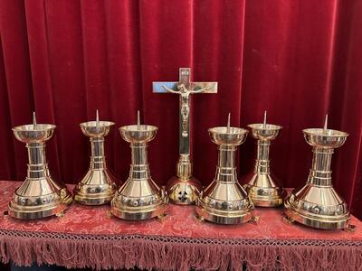 Altar - Set Matching Candle Sticks With Cross. Measures Candle Sticks Without Pin style art - deco en Brass / Bronze / Polished and Varnished, Belgium  20 th century ( Anno 1930 )