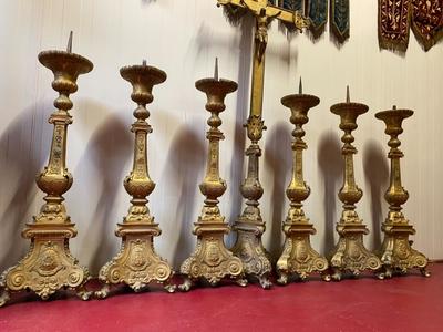 Exceptional Altar Set Measures Cross H 205 Cm X W 75 Cm X D 50 Cm. Measures Candle Sticks Without Pin 112 Cm. Could Be Polished. style BAROQUE-STYLE en Bronze Gilt, France 19 th century ( Anno 1850 )