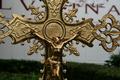 Altar - Set Candle Sticks With Matching Cross. Height Cross 120 ! style Romanesque en Brass / Bronze / Gilt, France 19th century