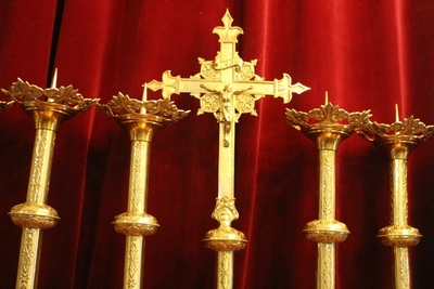 Altar Set Measurs Cross 85 X 38 Cm. Measures Candle Sticks 60 Cm Measure Without Pin style Romanesque en Brass / Bronze / Polished and Varnished, France 19th century