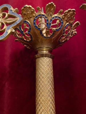 Altar - Set Candle Sticks With Matching Cross. Height Cross: 64 Cm  H X 24 Cm W. X 16 D. Measures Candle Sticks H 55 Cm Without Pin style Romanesque - Style en Brass / Bronze / Gilt, France 19 th century ( Anno 1865 )