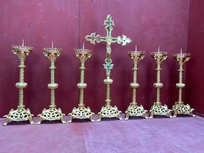 Romanesque - Style Altar - Set Candle Holders Measures Without Pin Height: 66 Cm. Cross Height 100 Cm X Wide 48 Cm X Dept 27 Cm style Romanesque - Style en Brass / Bronze Gilt / Polished and Varnished / Stones, France 19 th century ( Anno 1875 )