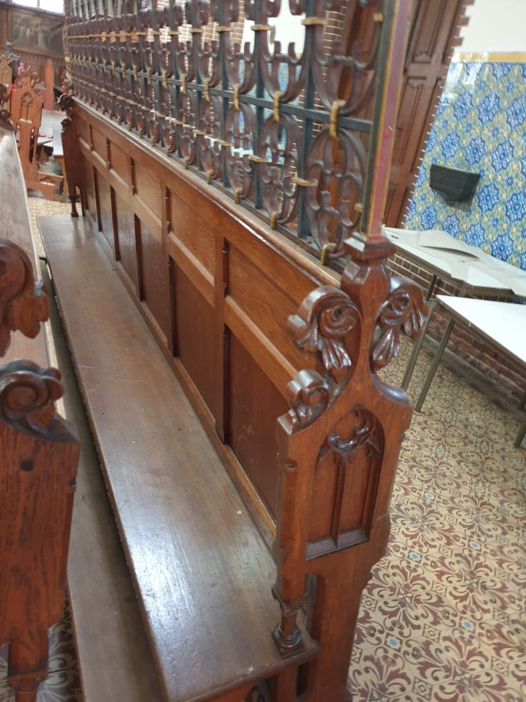 Gothic - style Complete Series Of 90 Solid Oak Church Pews Complete With Kneelers !!! 65 Pieces Left