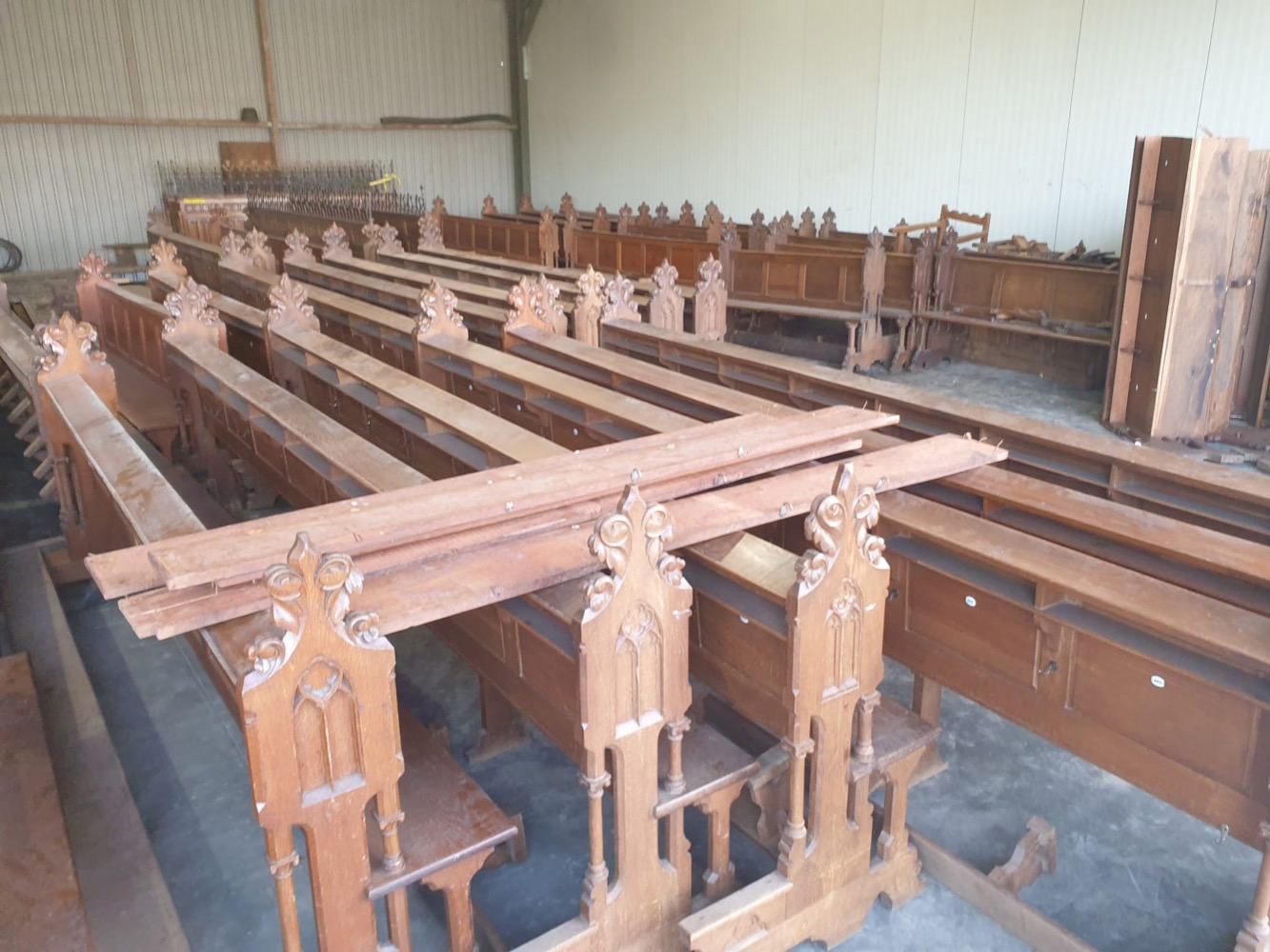 Gothic - style Complete Series Of 90 Solid Oak Church Pews Complete With Kneelers !!! 65 Pieces Left