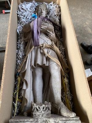 Packing Process For U.S.A. October 2019. style Gothic - style en Sandstone, Belgium 19th century ( anno 1870 )