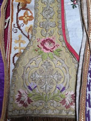 Great Number Of Hundreds Of Stoles, Maniples, Chalice - Veils Embroidered / Brocade Only For Sale In Lots en Fabrics, Netherlands / Belgium 19 th century