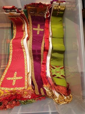 Huge Lot Of Religious Clothing And Altar Attributes Only For Sale In One Deal en Fabrics, Belgium 19 th century