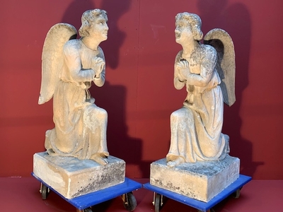Angels en hand-carved sandstone, France 19th century