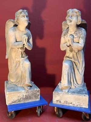 Angels en hand-carved sandstone, France 19th century