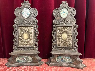 Altar - Reliquaries Multiple Relics Of Saints From Before The Schism ( Year 500 ). style Baroque - Style en Wood / Wax / Glass, Southern Austria 18 th century ( Anno 1725 )