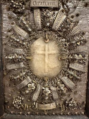 Altar - Reliquaries Multiple Relics Of Saints From Before The Schism ( Year 500 ). style Baroque - Style en Wood / Wax / Glass, Southern Austria 18 th century ( Anno 1725 )