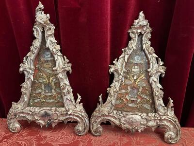 Matching Important - Reliquaries Containing Relics : Bmv - Cross Of Jesus - Place Of Birth Joannes Baptist. House Of St. Elisabeth Etc. style Baroque - Style en Wood / Fabrics / Glass, Northern Italy 18 th century Anno ( 1725 )