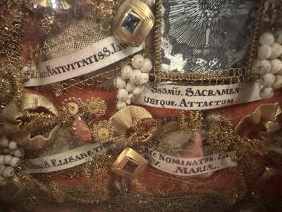 Matching Important - Reliquaries Containing Relics : Bmv - Cross Of Jesus - Place Of Birth Joannes Baptist. House Of St. Elisabeth Etc. style Baroque - Style en Wood / Fabrics / Glass, Northern Italy 18 th century Anno ( 1725 )