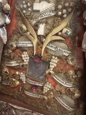 Matching Important - Reliquaries Containing Relics : Bmv - Cross Of Jesus - Place Of Birth Joannes Baptist. House Of St. Elisabeth Etc. style Baroque - Style en Wood / Fabrics / Glass, Northern Italy 18 th century Anno ( 1725 )