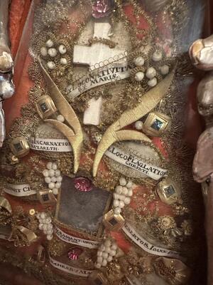 Matching Important - Reliquaries Containing Relics : Bmv - Cross Of Jesus - Place Of Birth Joannes Baptist. House Of St. Elisabeth Etc. style Baroque - Style en Wood / Fabrics / Glass, Northern Italy 18 th century Anno ( 1725 )