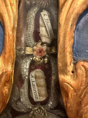 Matching Large Baroque Altar - Reliquaries  style Baroque - Style en Carved - Wood / Glass / Fabrics / Pearls / Stones., Southern Germany 18 th century ( Anno 1725 )