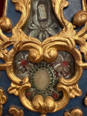 Matching Large Baroque Altar - Reliquaries  style Baroque - Style en Carved - Wood / Glass / Fabrics / Pearls / Stones., Southern Germany 18 th century ( Anno 1725 )