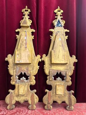 Matching Large Baroque Altar - Reliquaries  style Baroque - Style en Carved - Wood / Glass / Fabrics / Pearls / Stones., Southern Germany 18 th century ( Anno 1725 )