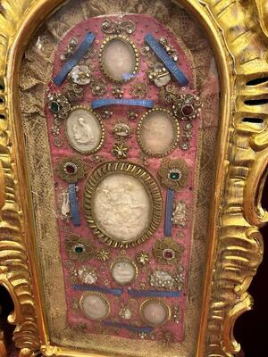 Reliquaries Ex Ossibus Relics style Baroque - Style en Wood / Gilt / Glass / Fabrics / Stones / Wax Medallions, Southern Germany