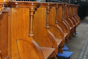 Choir Furniture Folding Seats en Oak wood, Dutch 19th century