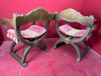 Dagobert Curule Armchairs Carved Walnut style Classicistic en Walnut Wood / Fabrics, Belgium  19 th century